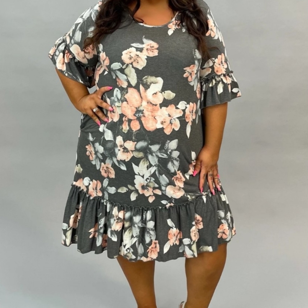 Curvy Pink And Gray Flutter Sleeve Dress with Ruffled Tier And Sleeve Size 3X - Picture 1 of 5